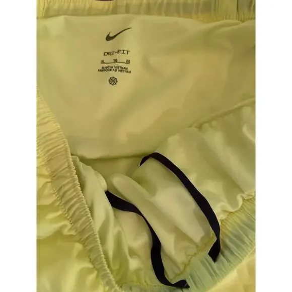 NIKE - NEW- running shorts size XL - Picture 2 of 4